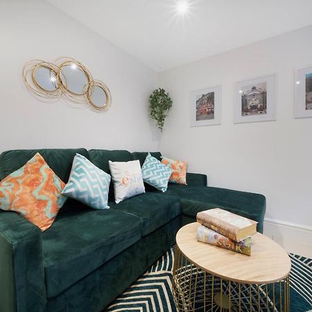 1 Bed House, Free Parking, 15 Minutes From Cheltenham Races Gloucester Bagian luar foto