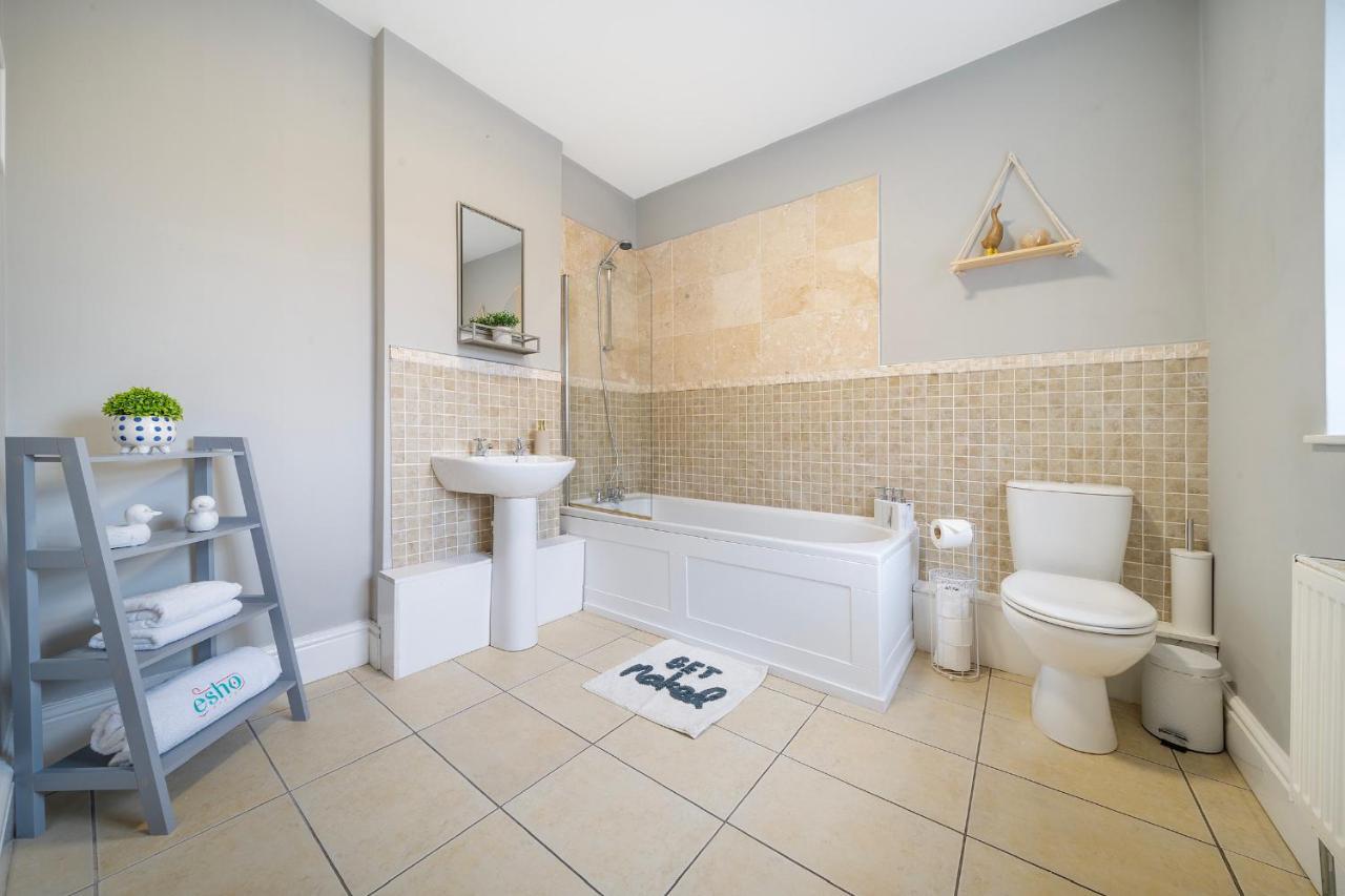 1 Bed House, Free Parking, 15 Minutes From Cheltenham Races Gloucester Bagian luar foto