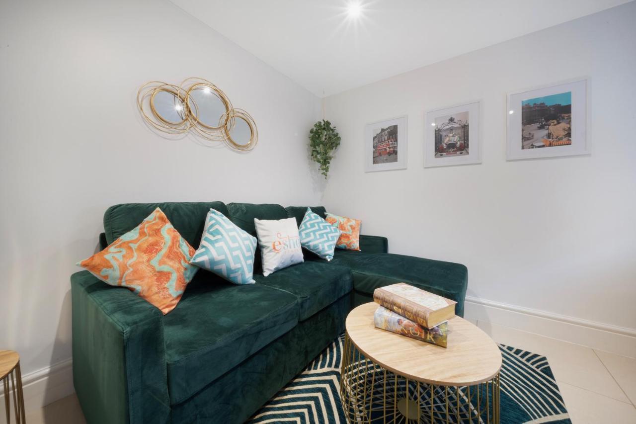 1 Bed House, Free Parking, 15 Minutes From Cheltenham Races Gloucester Bagian luar foto
