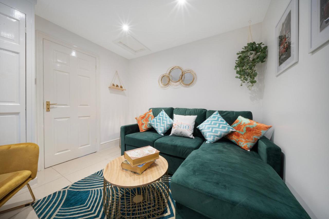 1 Bed House, Free Parking, 15 Minutes From Cheltenham Races Gloucester Bagian luar foto