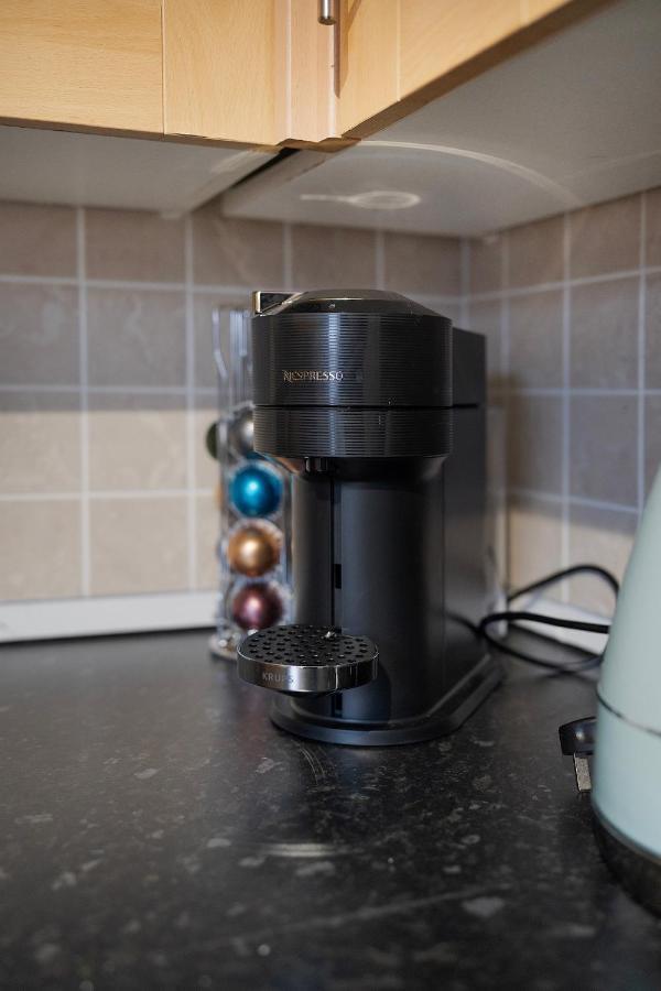 1 Bed House, Free Parking, 15 Minutes From Cheltenham Races Gloucester Bagian luar foto