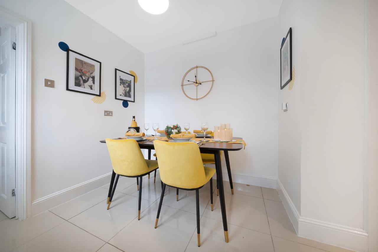 1 Bed House, Free Parking, 15 Minutes From Cheltenham Races Gloucester Bagian luar foto