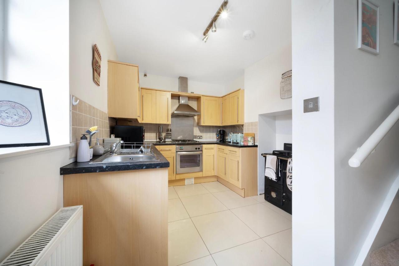 1 Bed House, Free Parking, 15 Minutes From Cheltenham Races Gloucester Bagian luar foto