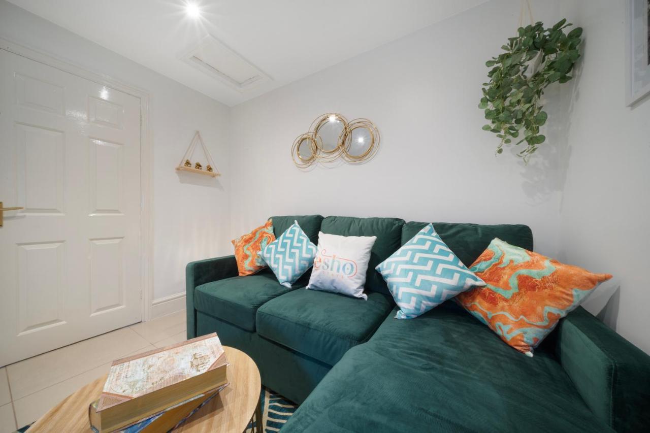 1 Bed House, Free Parking, 15 Minutes From Cheltenham Races Gloucester Bagian luar foto