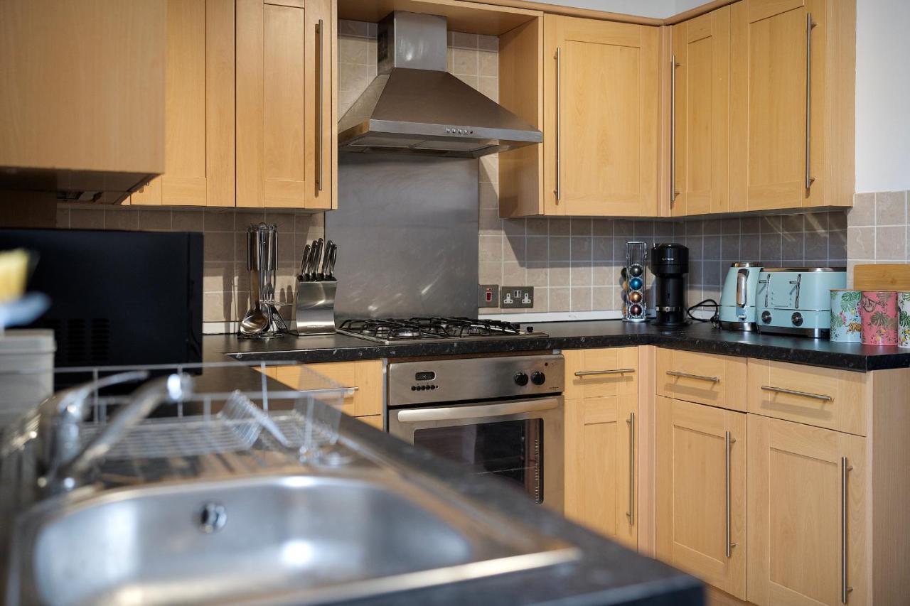 1 Bed House, Free Parking, 15 Minutes From Cheltenham Races Gloucester Bagian luar foto
